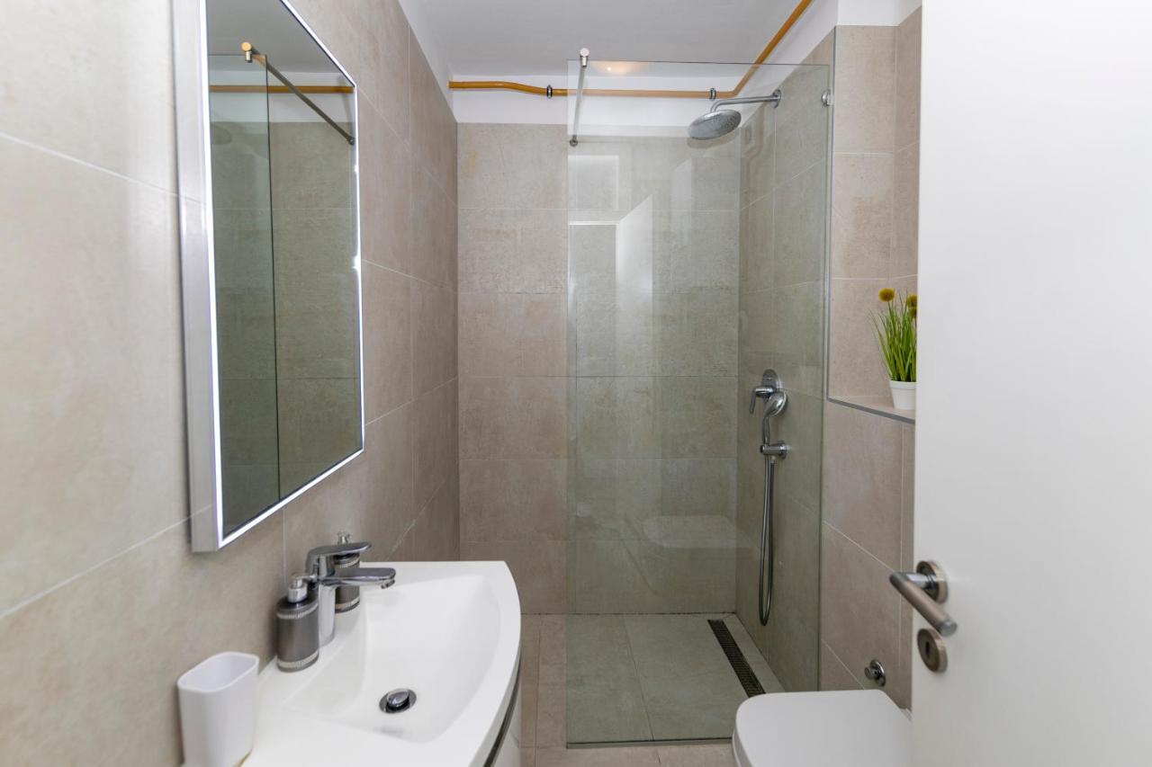 Lusea Apartment Zara Esterno foto