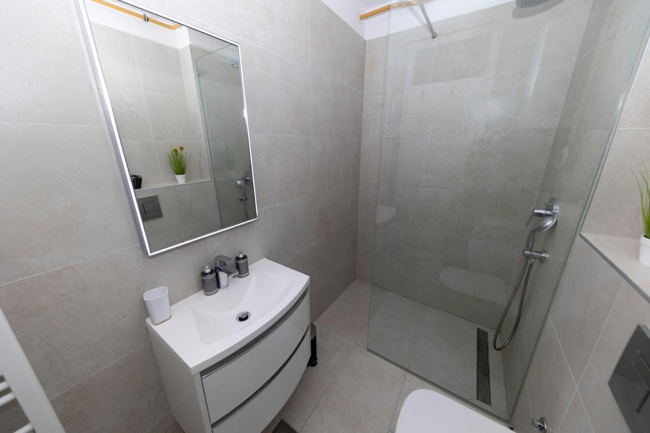 Lusea Apartment Zara Esterno foto