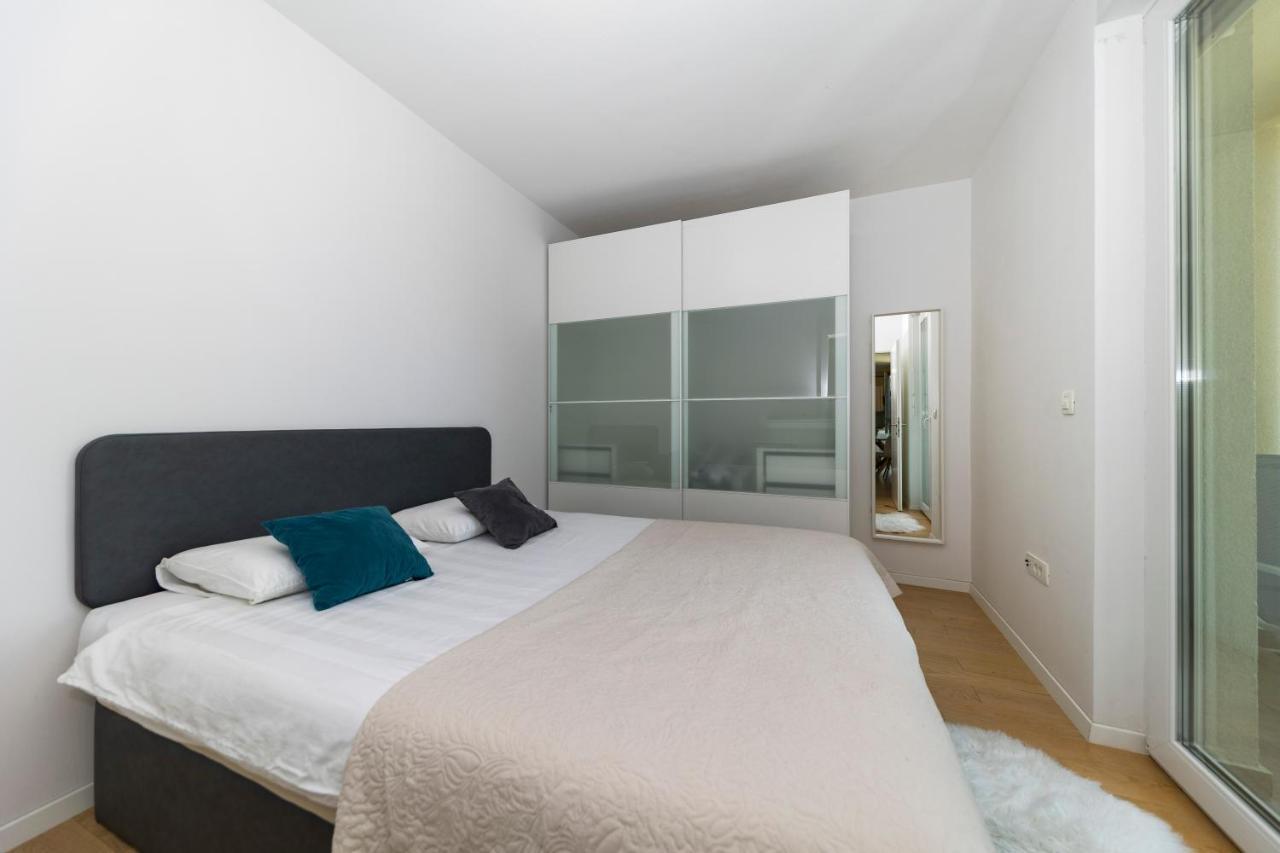 Lusea Apartment Zara Esterno foto